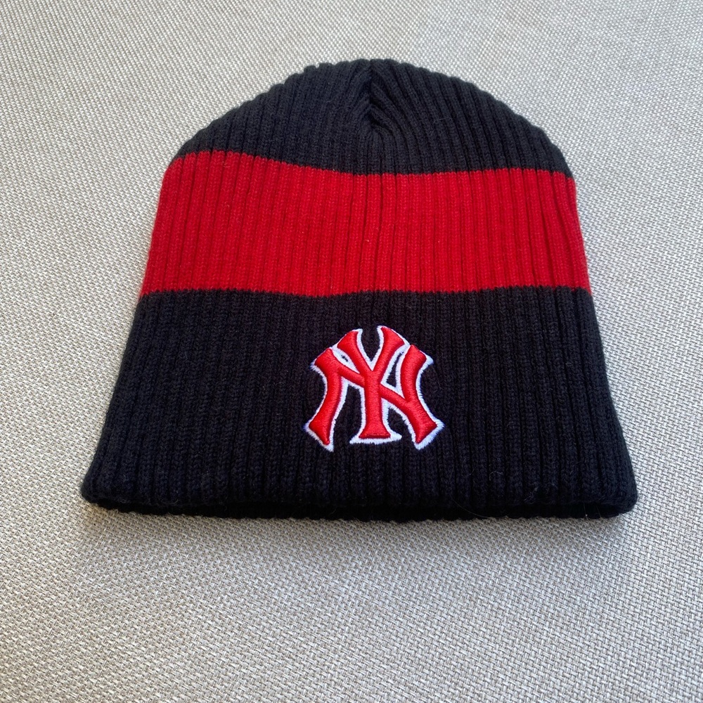 Yankees Y2K Red and Black Vintage Knit Beanie with Baseball Logo